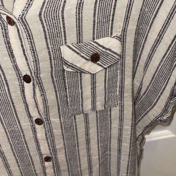 Love Notes linen button down - Picture 3 of 6